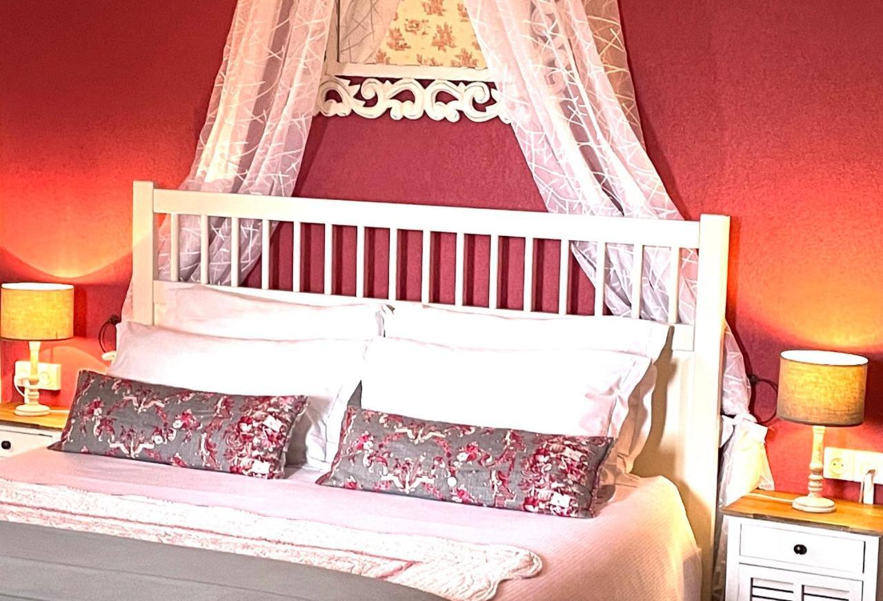 Maison D'Hotes Et Gites La Chouannerie A Cote Du Parc Du Puy Dufou Пузож Экстерьер фото
